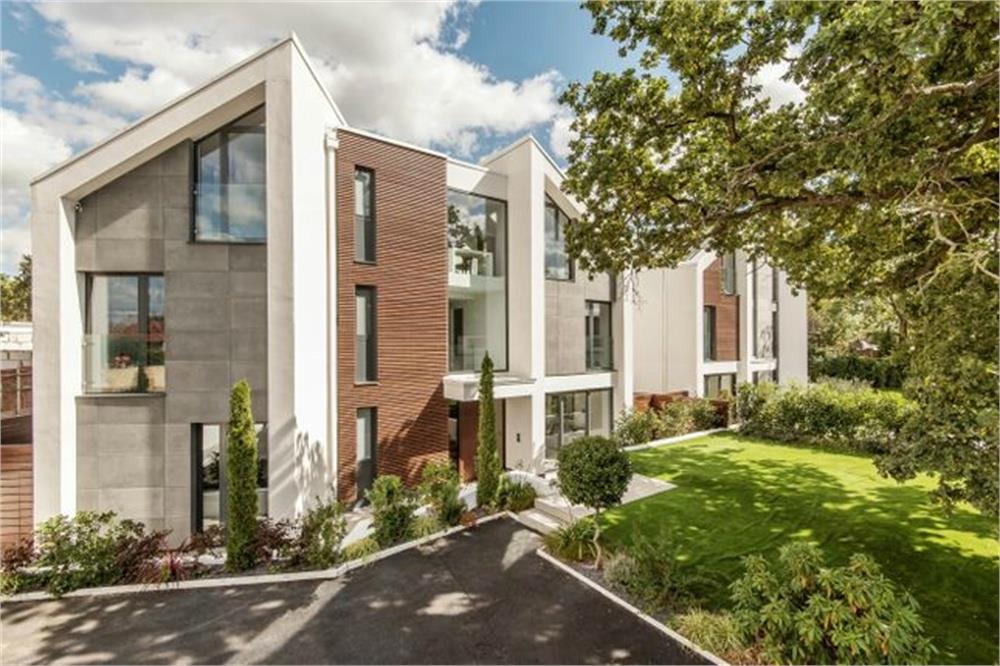 5 bed property in Twin Peaks, Uphill Road